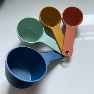 Crate and barrel measuring cups